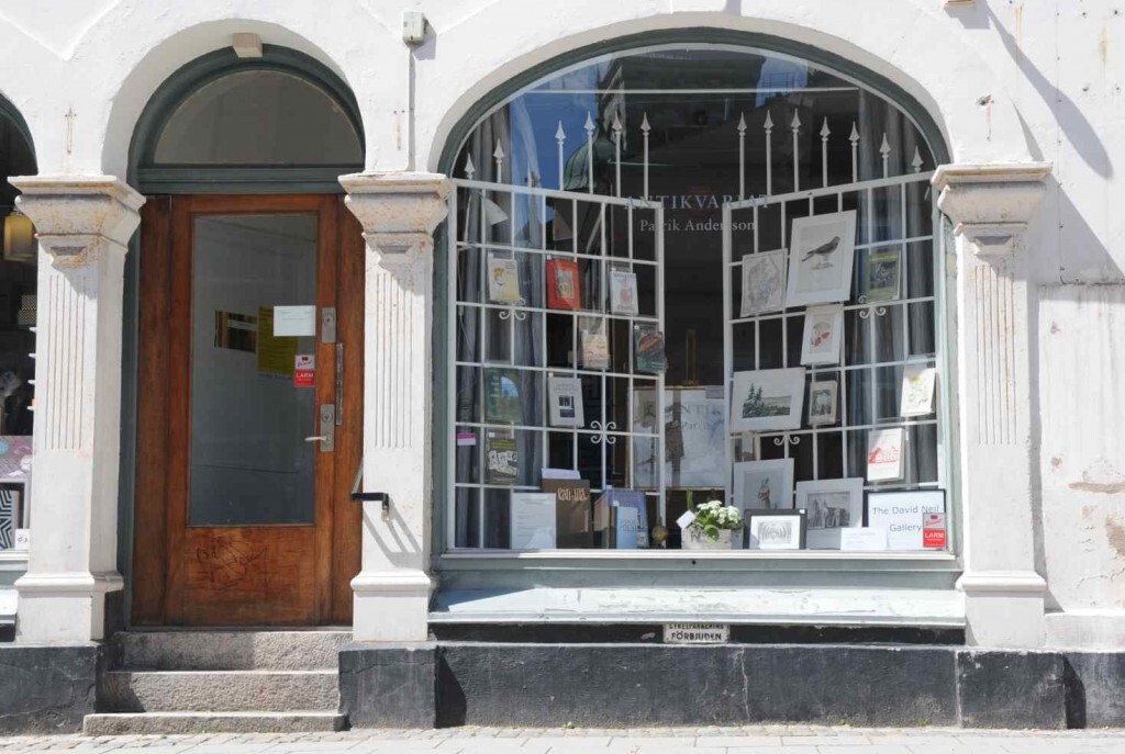 Patrik Andersson Antikvariat photo